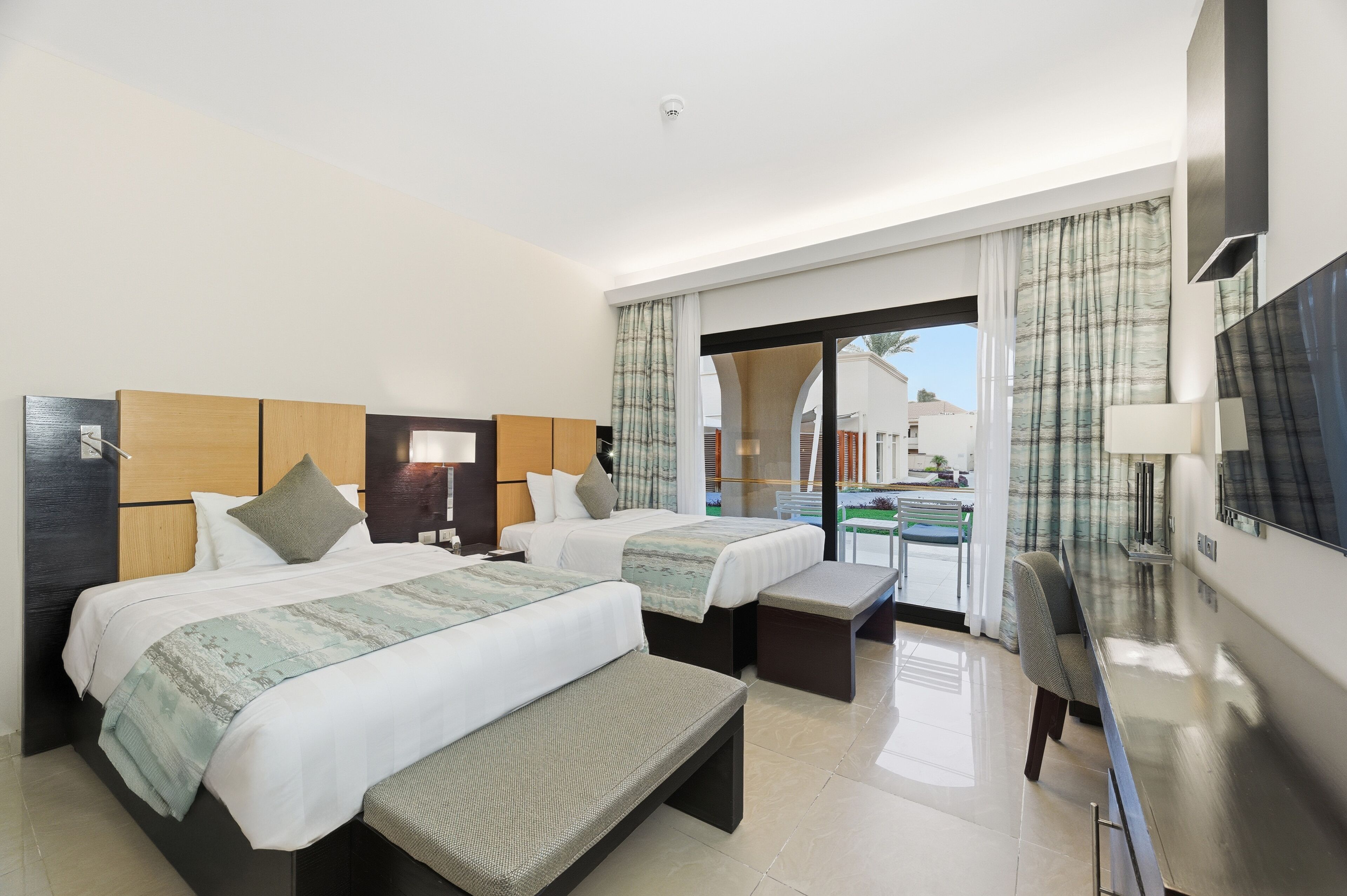 Sábanas de algodón egipcio, ropa de cama de alta calidad y minibar 