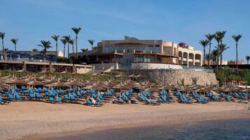 Playa privada, camas de playa gratuitas, camastros y sombrillas