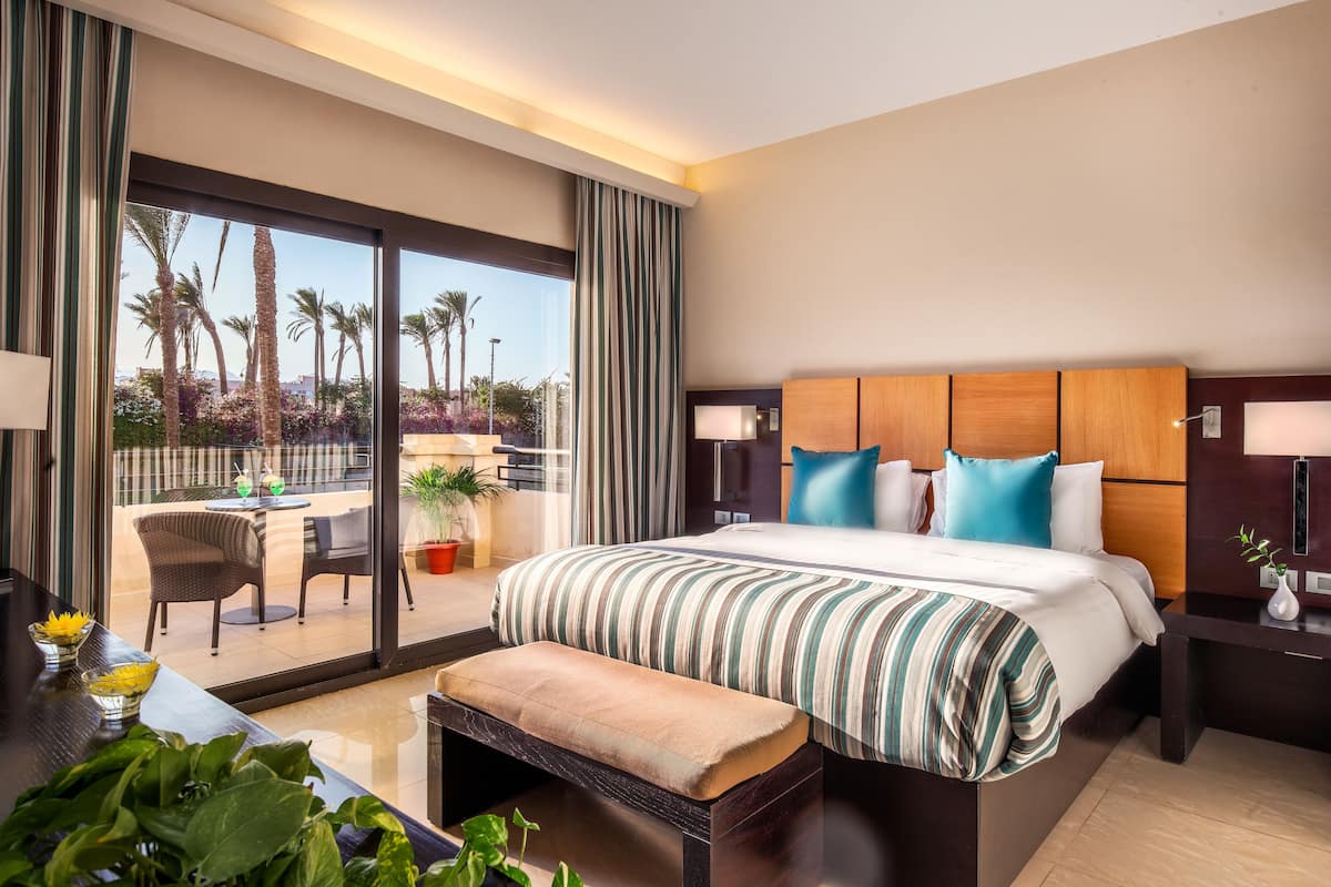 1 bedroom, Egyptian cotton sheets, premium bedding, minibar