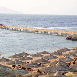 Playa privada, camas de playa gratuitas, camastros y sombrillas