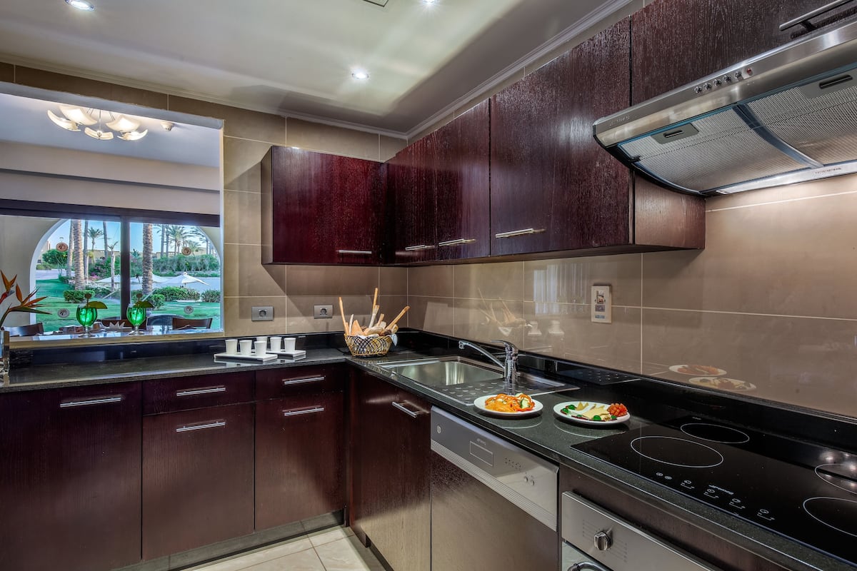 coffee/tea maker, electric kettle, eco-friendly cleaning products