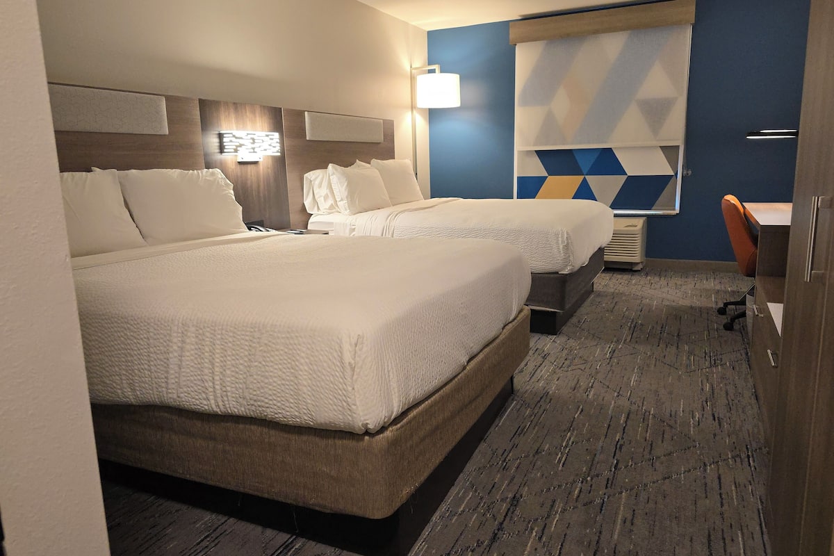 Premium bedding, down comforters, Tempur-Pedic beds, in-room safe