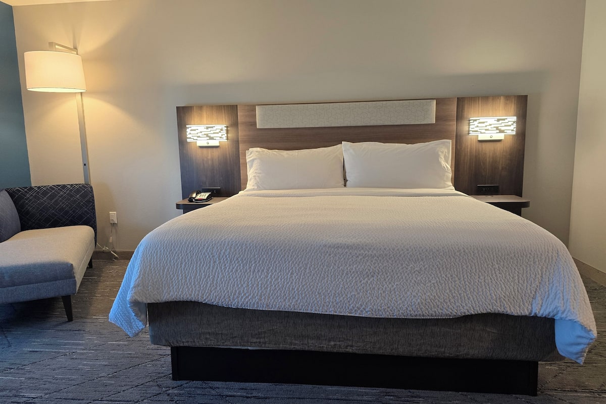 1 bedroom, premium bedding, down duvets, Tempur-Pedic beds
