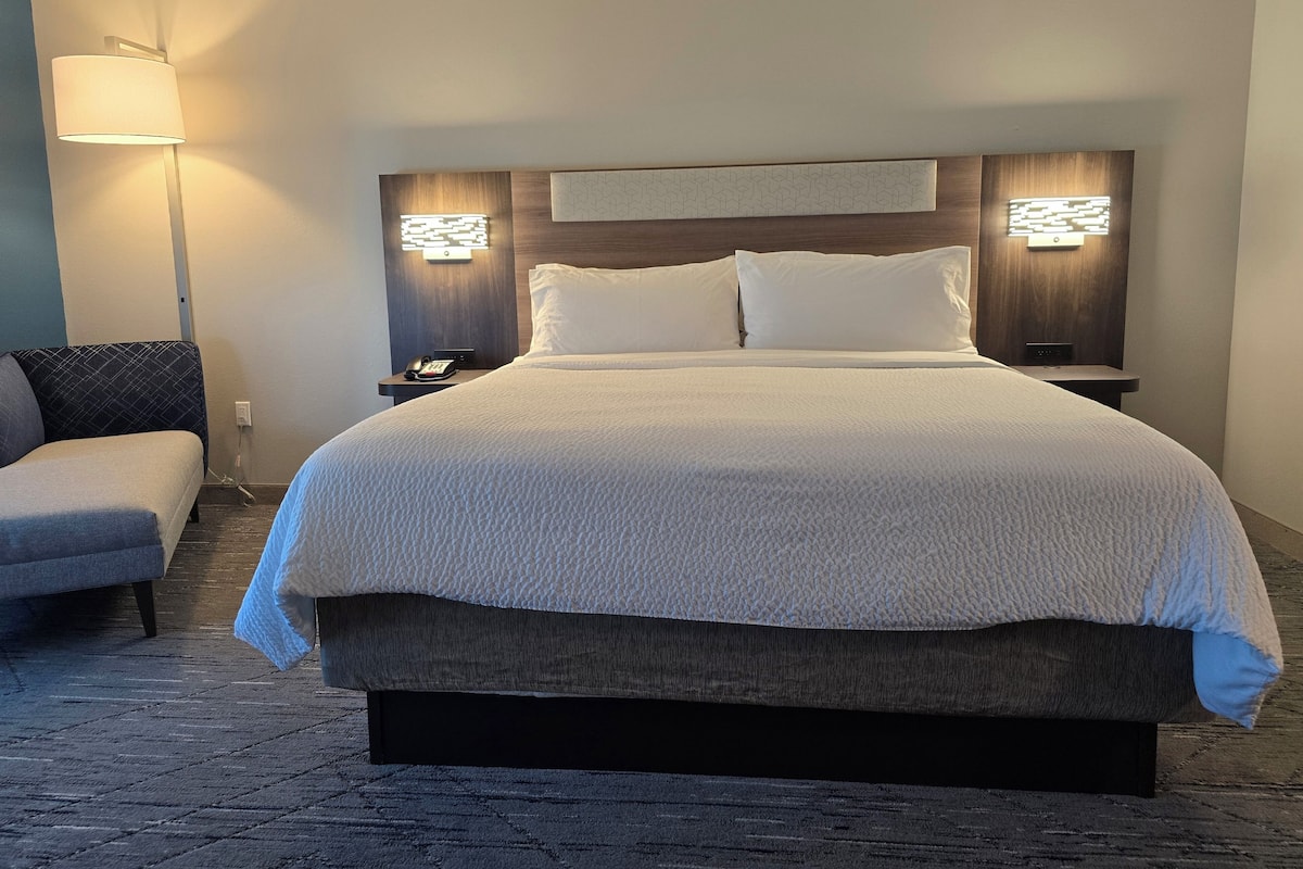 Premium bedding, down comforters, Tempur-Pedic beds, in-room safe