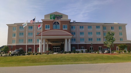 Exterior. Holiday Inn Express Hotel & Suites Smithfield - Selma I -95 by IHG