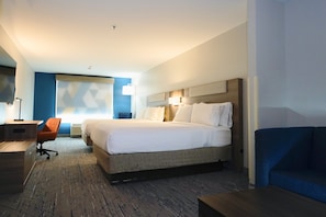 Premium bedding, down duvets, Tempur-Pedic beds, in-room safe - Holiday Inn Express Hotel & Suites Smithfield - Selma I -95 by IHG (Smithfield)