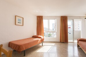 Blackout curtains, free WiFi