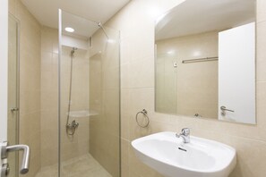 Shower, towels - Magalluf Playa Apartments - Adults Only (Calvia)