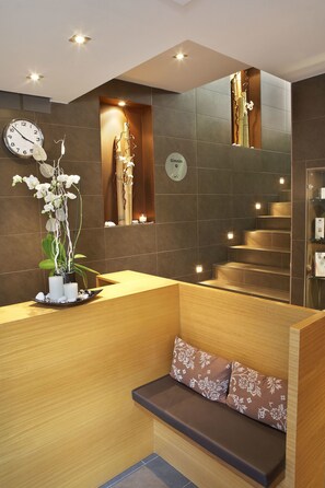 Check-in/check-out kiosk