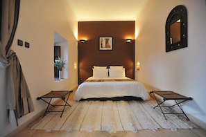 Superior Double or Twin Room | Egyptian cotton sheets, in-room safe, individually decorated - Riad Asna (Marrakech)