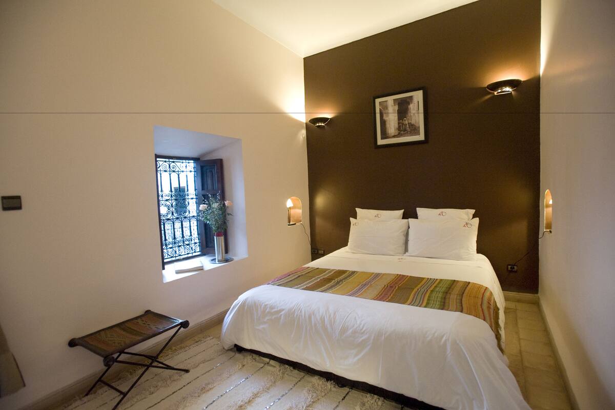 Egyptian cotton sheets, in-room safe, iron/ironing board (on request)