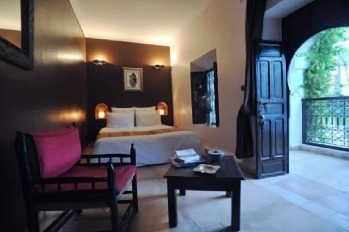 Junior Suite | Egyptian cotton sheets, in-room safe, individually decorated