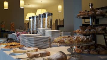 Free daily buffet breakfast