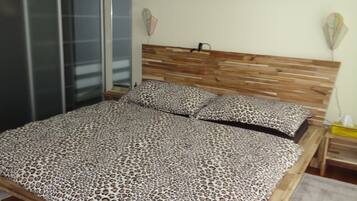 Chambre Double, salle de bains commune | Literie de qualité supérieure, surmatelas, décoration personnalisée