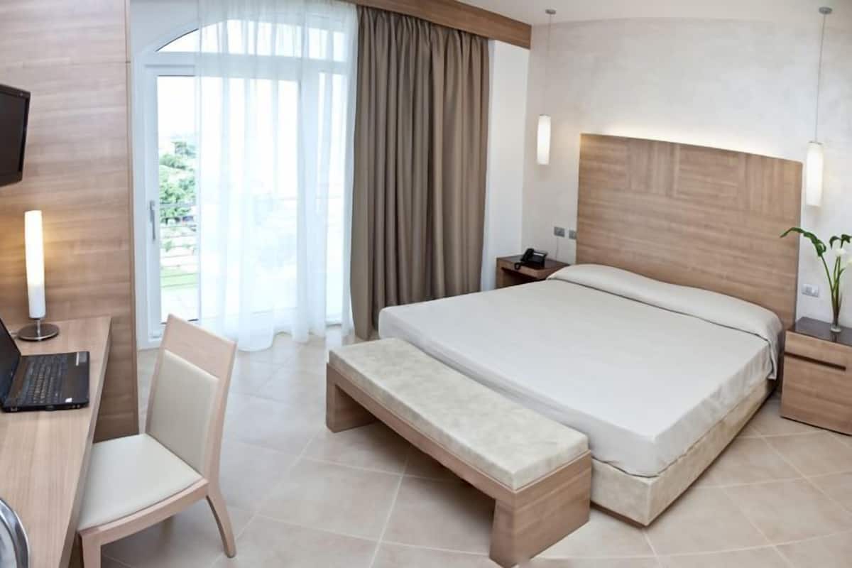 Minibar, in-room safe, desk, blackout curtains