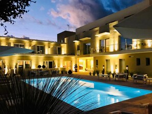 Outdoor pool, pool loungers