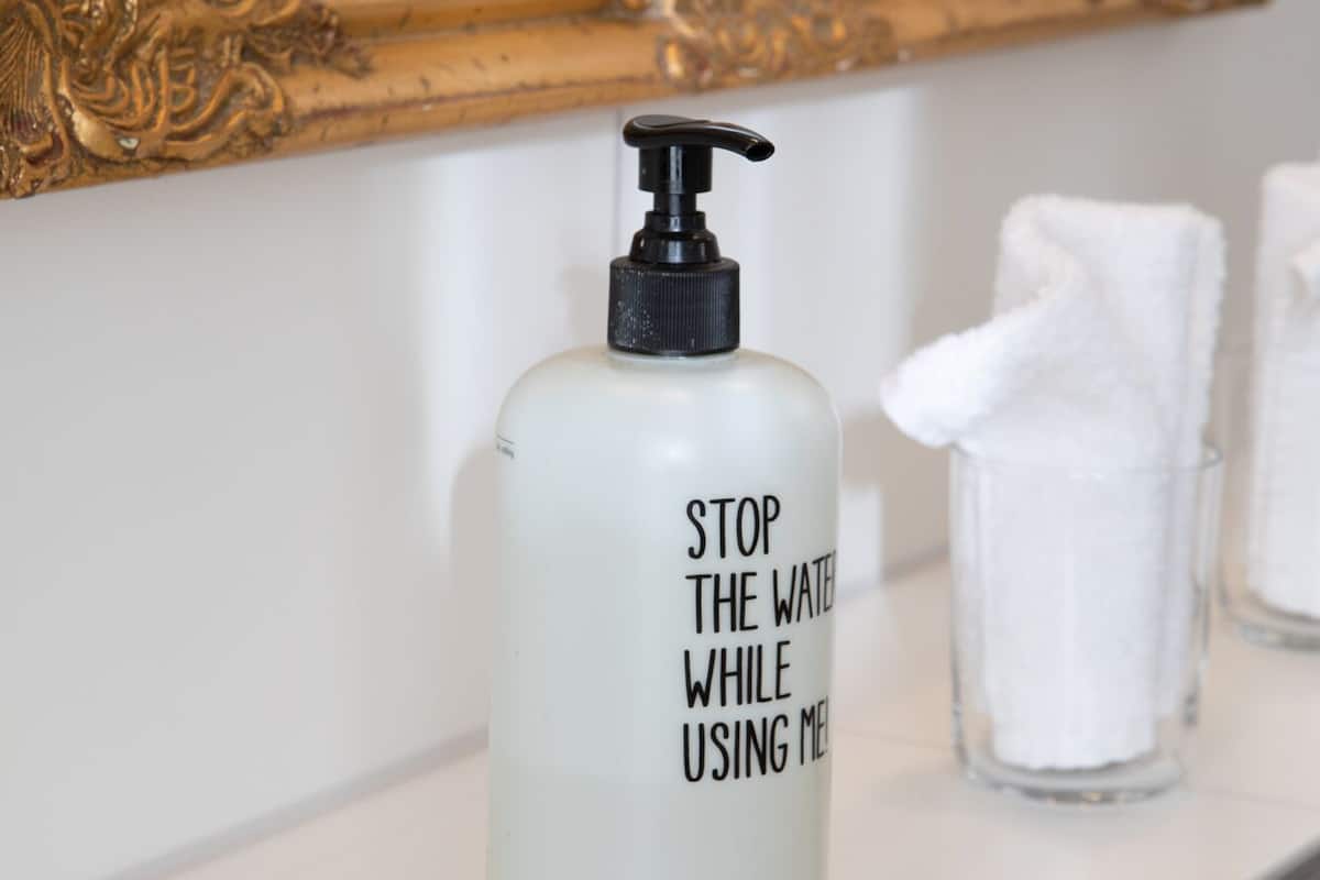 standard single room | bathroom | free toiletries, hair dryer, towels