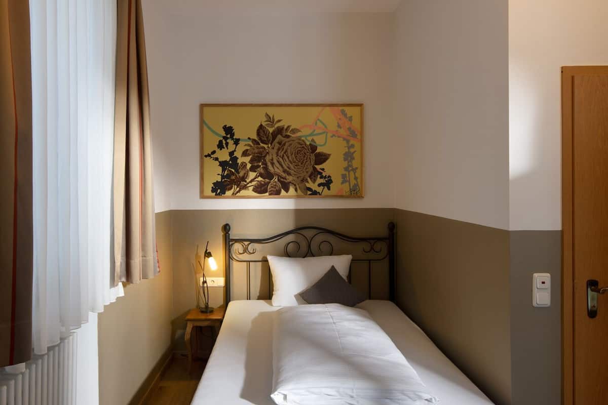 standard single room | 1 bedroom, hypo-allergenic bedding, desk, free cots/infant beds