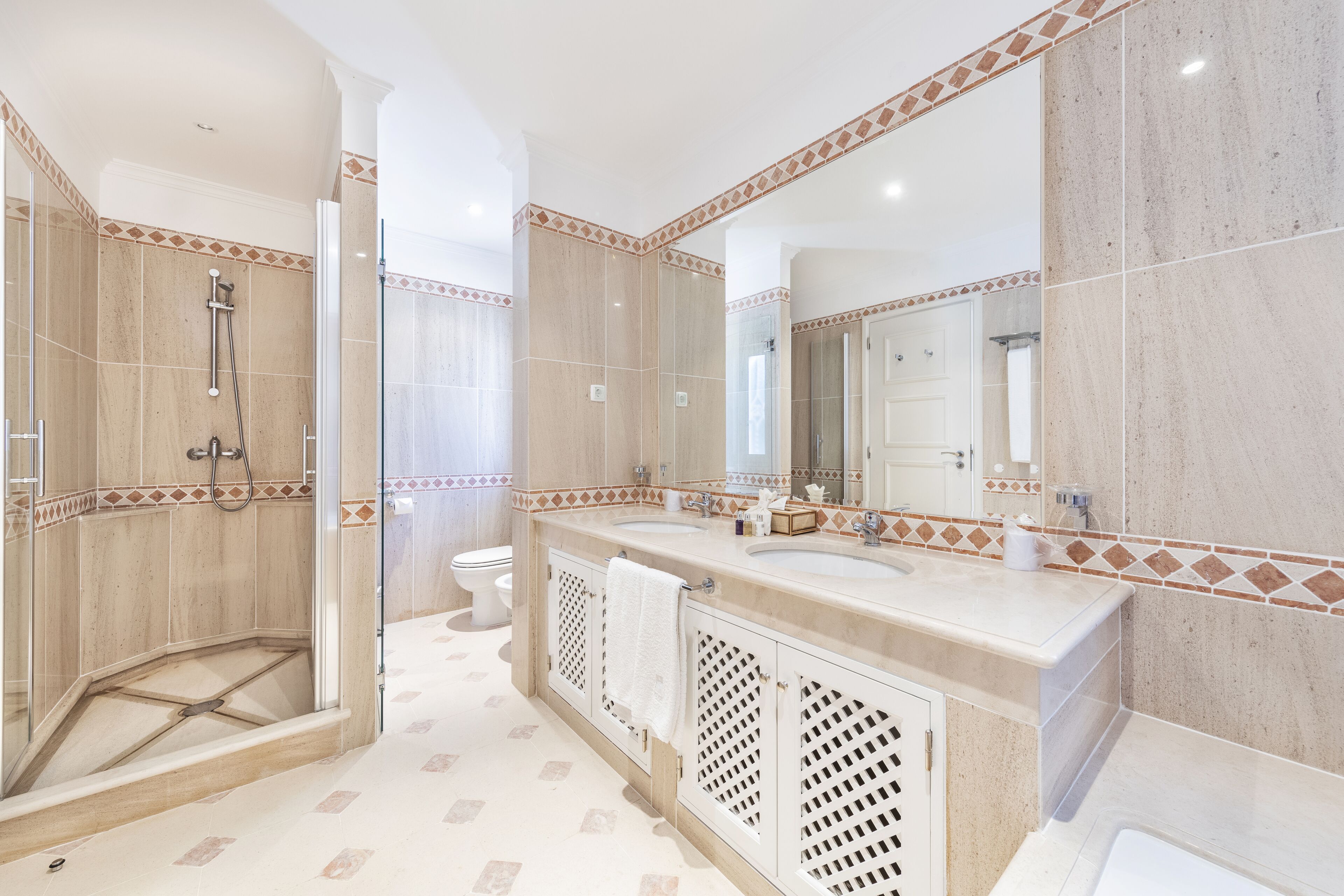 combined shower/bathtub, free toiletries, hair dryer, bathrobes