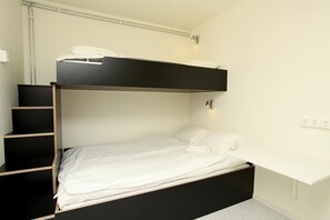 Dubbelrum, delat badrum med linnen och städning | Pillowtop beds, desk, soundproofing, iron/ironing board - Citysleep - Hostel (Luleå)