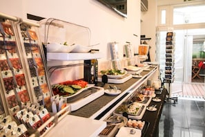 Daily buffet breakfast (EUR 10 per person) - Hotel Prens Berlin (Berlin)