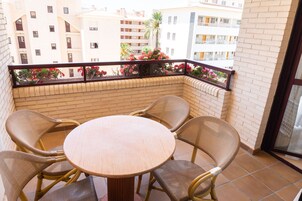 Apartamento estándar, 1 habitación, balcón, vistas a la piscina | Vistas desde la habitación