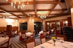 Breakfast, lunch and dinner served