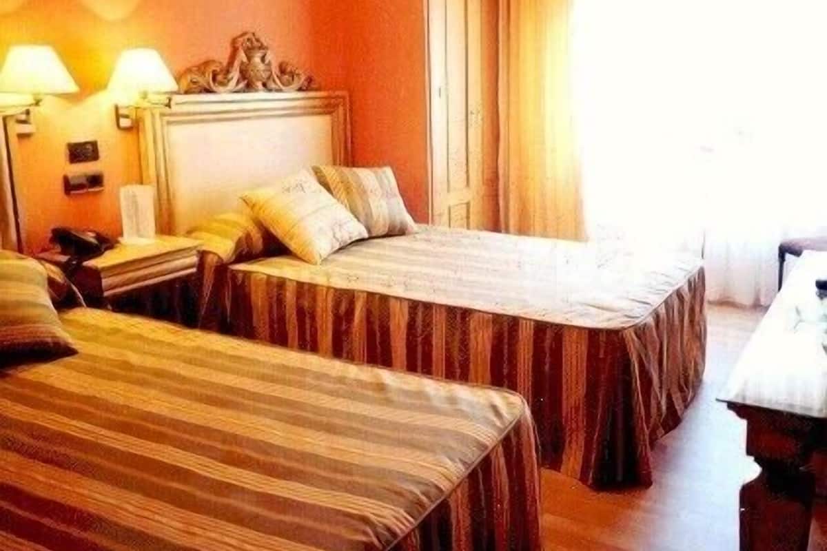 Double Room, 2 Twin Beds | Down comforters, minibar, individually decorated, individually furnished