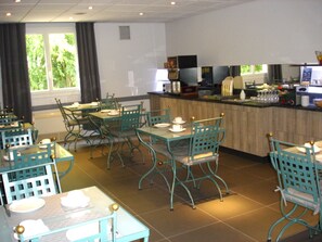 Breakfast area - Hotel du Lac (Joue-les-Tours)