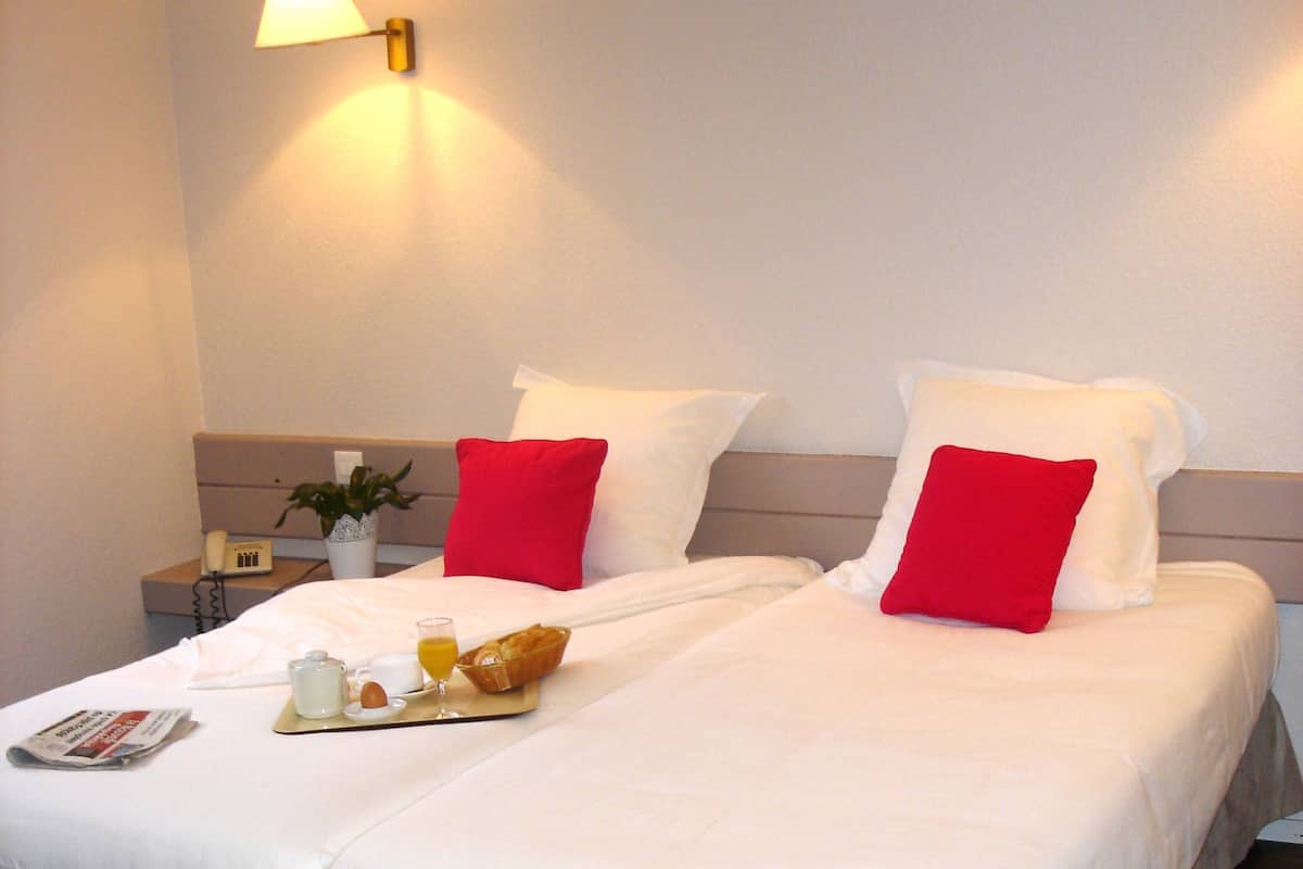 Standard Room, 2 Single Beds | Desk, free WiFi