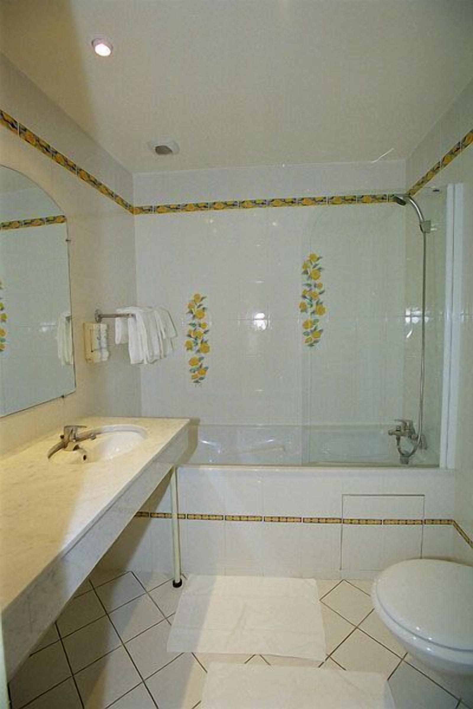 free toiletries, towels