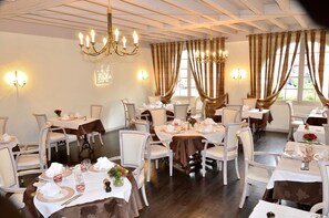 Lunch and dinner served, Regional cuisine