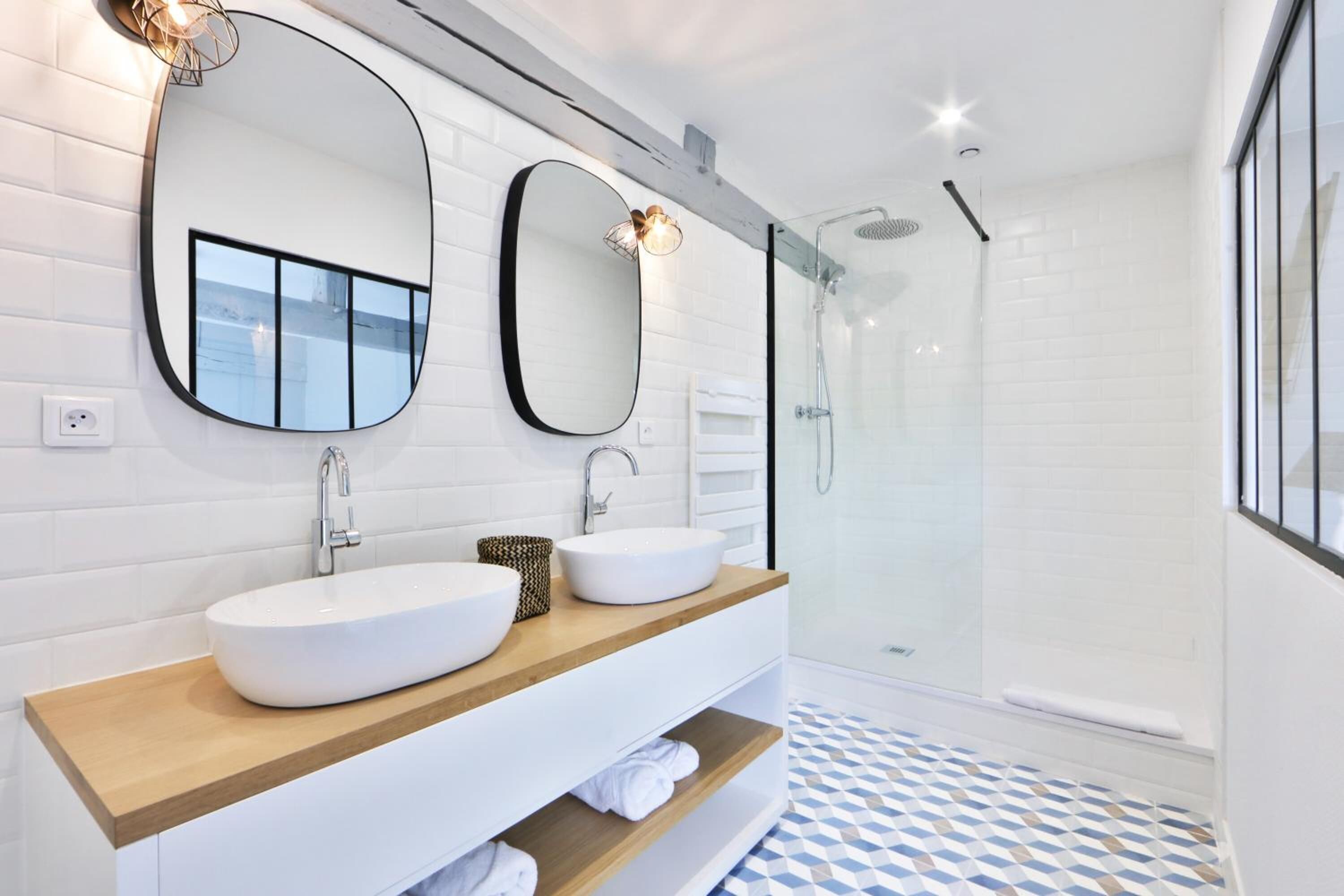 free toiletries, towels