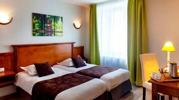 Schreibtisch, laptopgeeigneter Arbeitsplatz, kostenloses WLAN