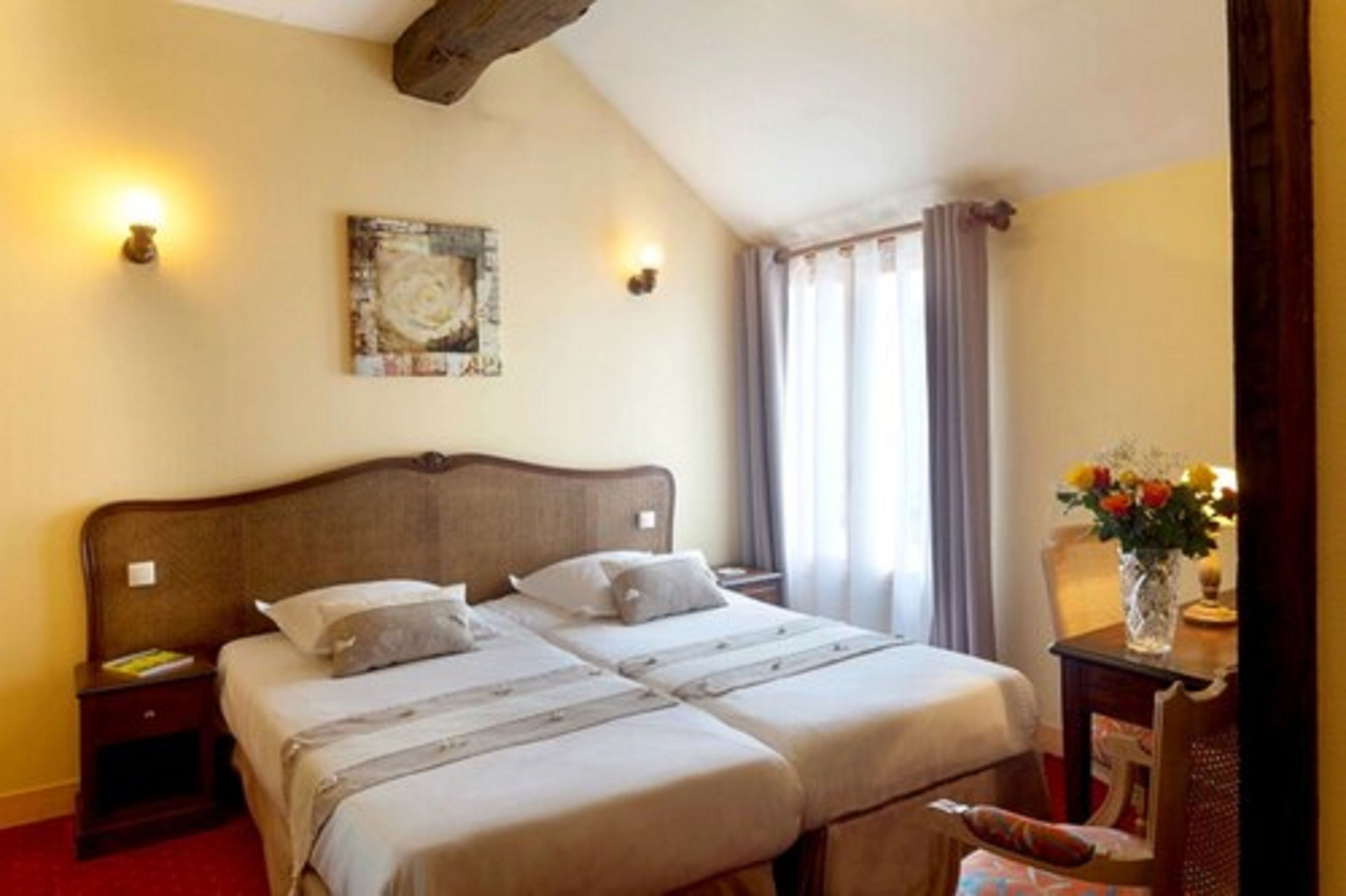 standard twin room | desk, laptop workspace, free wifi, bed sheets