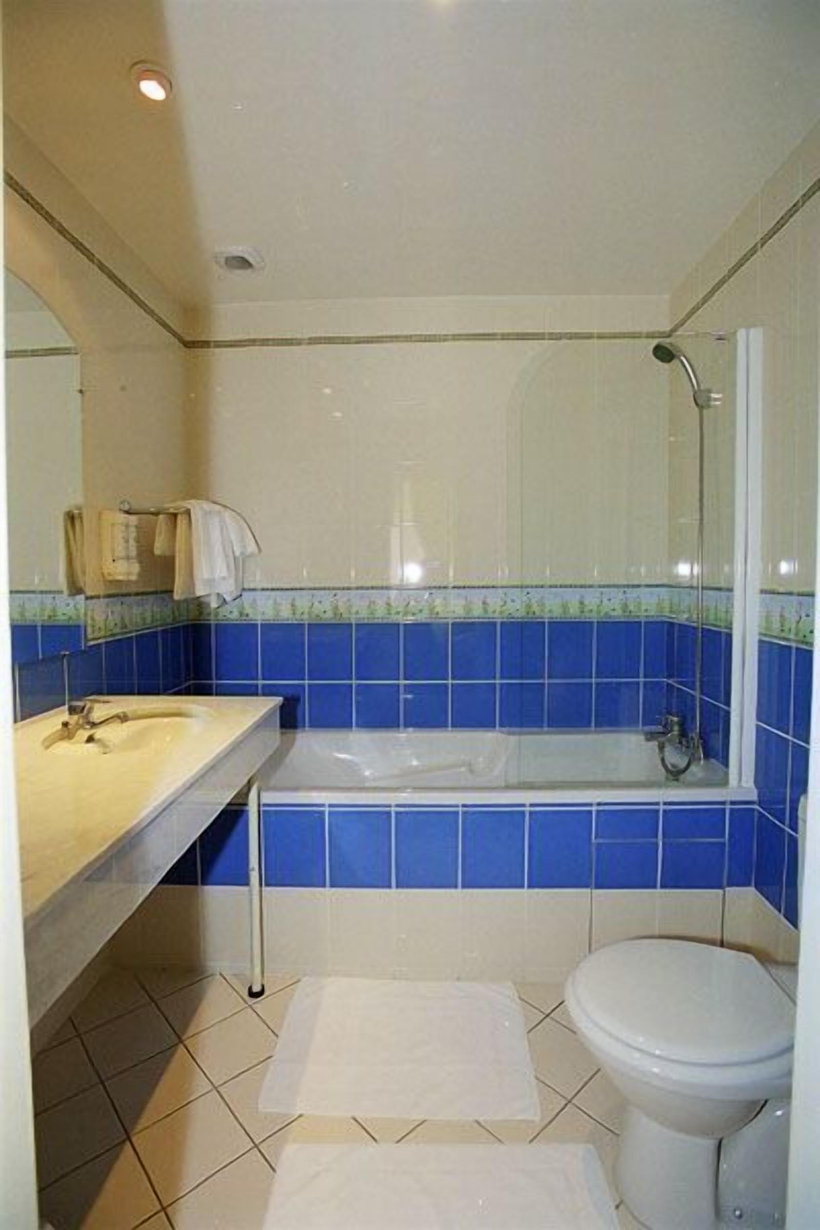 free toiletries, towels