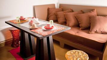 Petit déjeuner en semaine (5 EUR par personne)