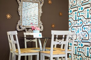 In-room safe, individually decorated, blackout curtains, soundproofing - Royal Court Apartments (Prague)