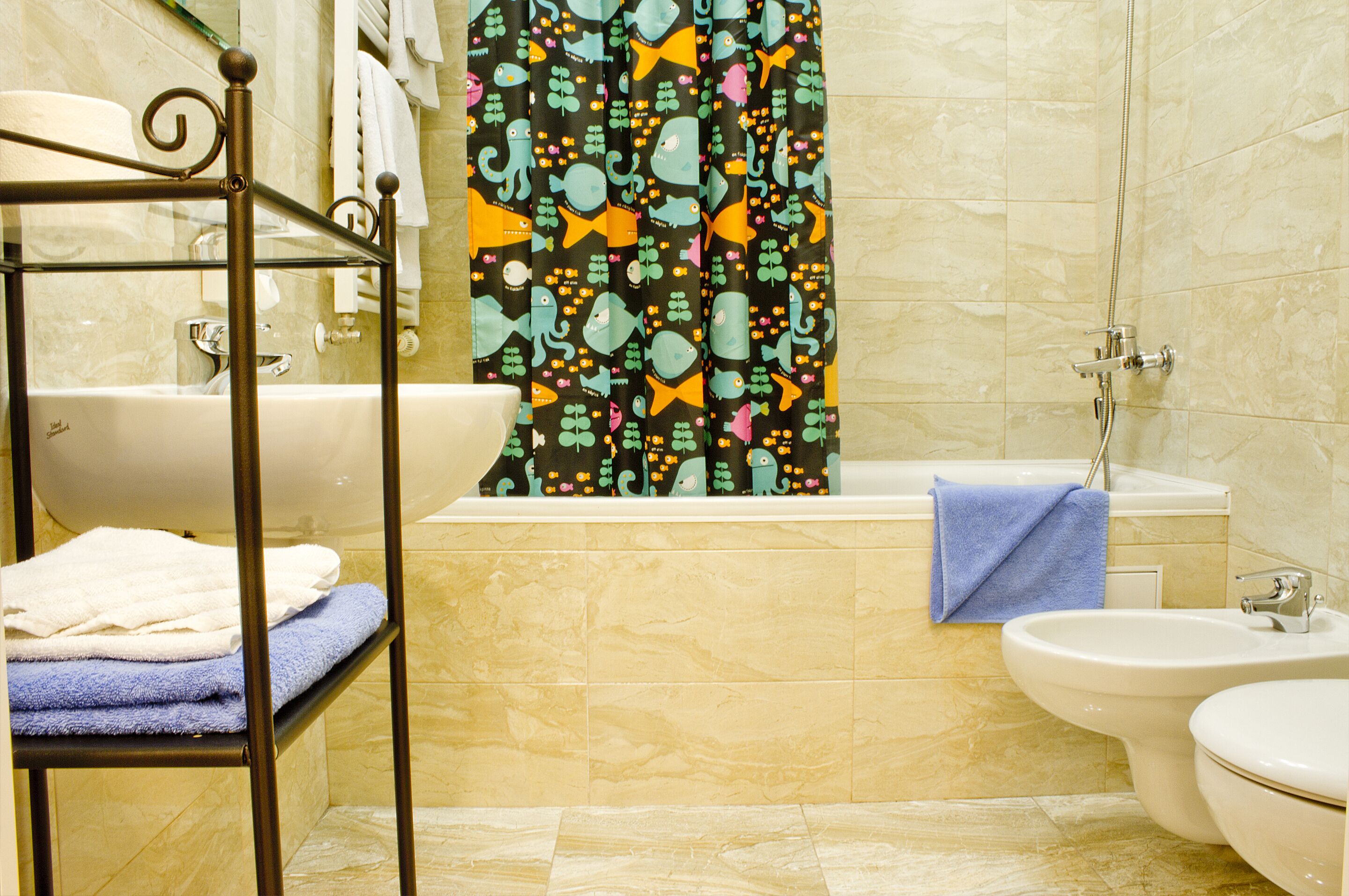 Superior Family Apartment | Baño | Artículos de higiene personal gratuitos, secador de pelo y toallas