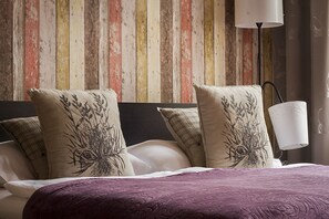 In-room safe, individually decorated, blackout curtains, soundproofing - Royal Court Apartments (Prague)