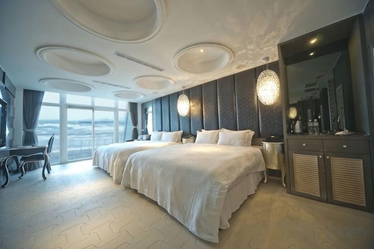 Desk, blackout curtains, rollaway beds, free WiFi