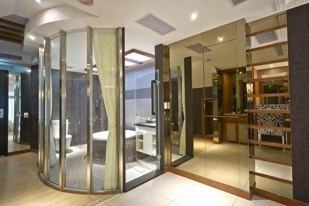 ห้องน้ำ | อ่างอาบน้ำและฝักบัวแยกจากกัน, ไดร์เป่าผม, รองเท้าสวมภายในห้อง