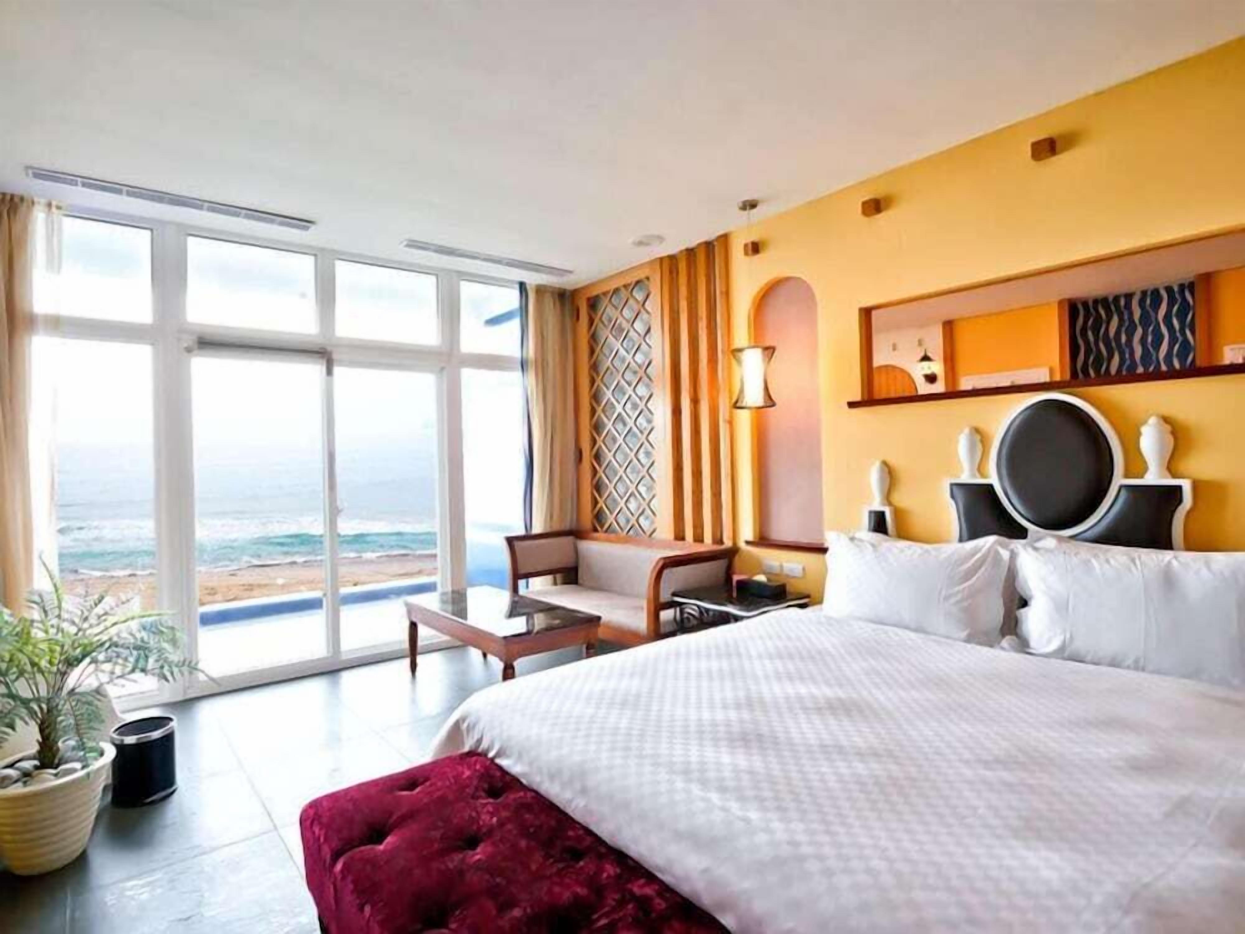 Desk, blackout drapes, rollaway beds, free WiFi