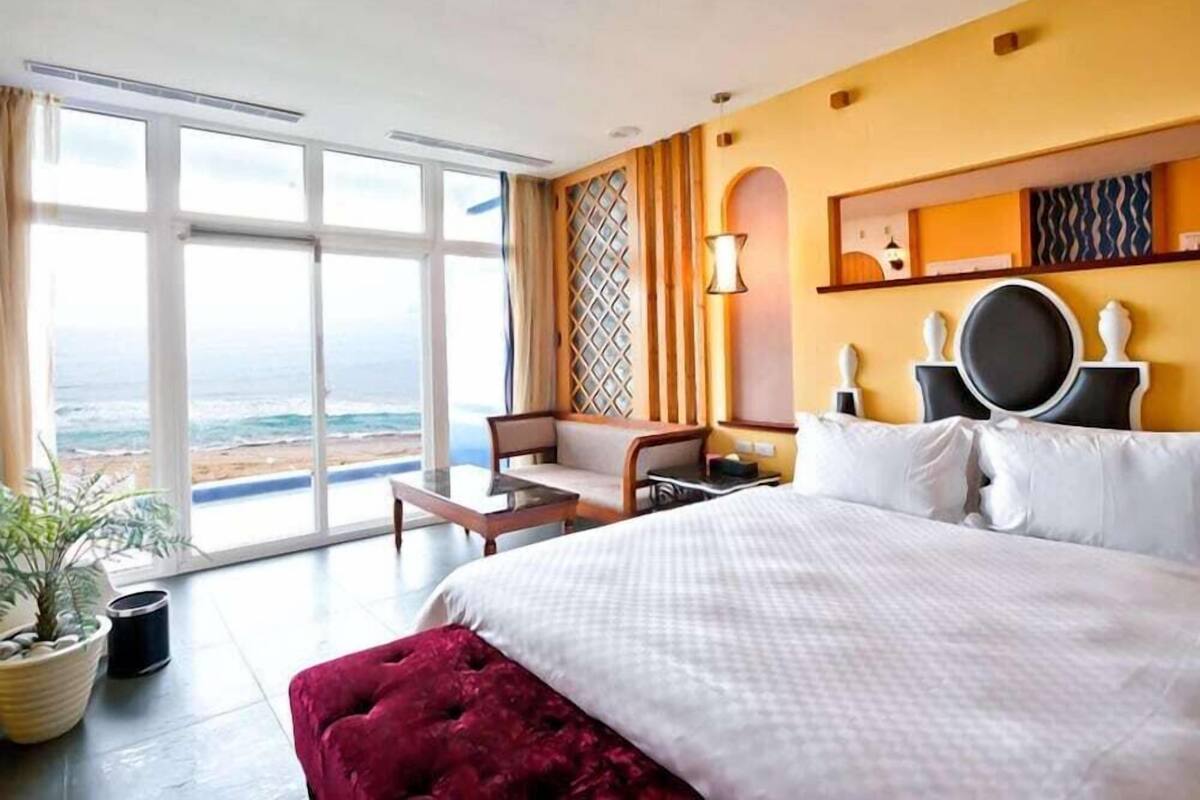 Desk, blackout drapes, rollaway beds, free WiFi