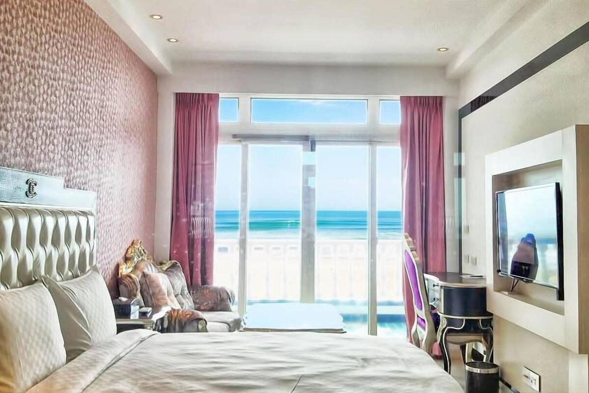 Desk, blackout drapes, rollaway beds, free WiFi