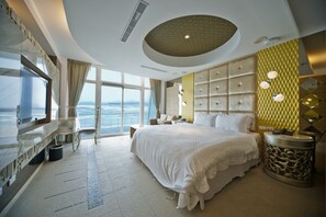 Deluxe Room, 1 King Bed, Beach View - White House Beach Hotspring Resort (New Taipei City)
