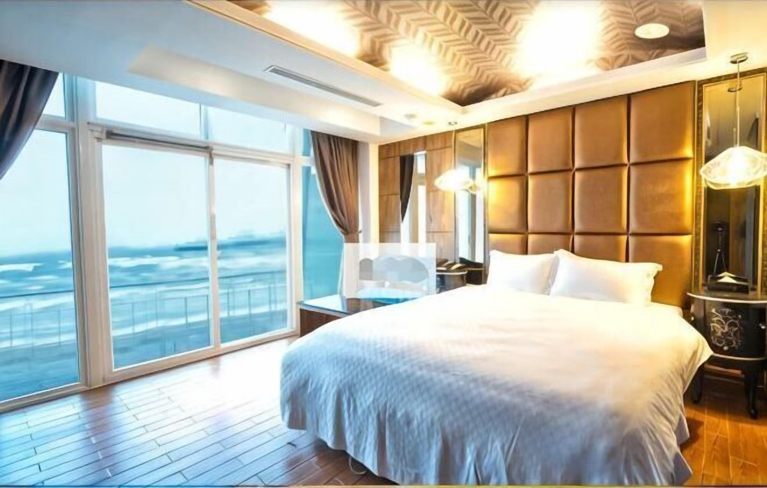 Desk, blackout drapes, rollaway beds, free WiFi