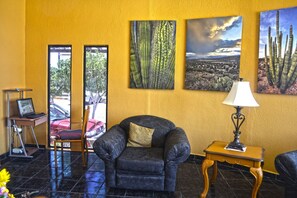 ロビー応接スペース