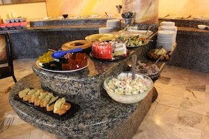 Café da manhã com buffet todos os dias mediante uma taxa