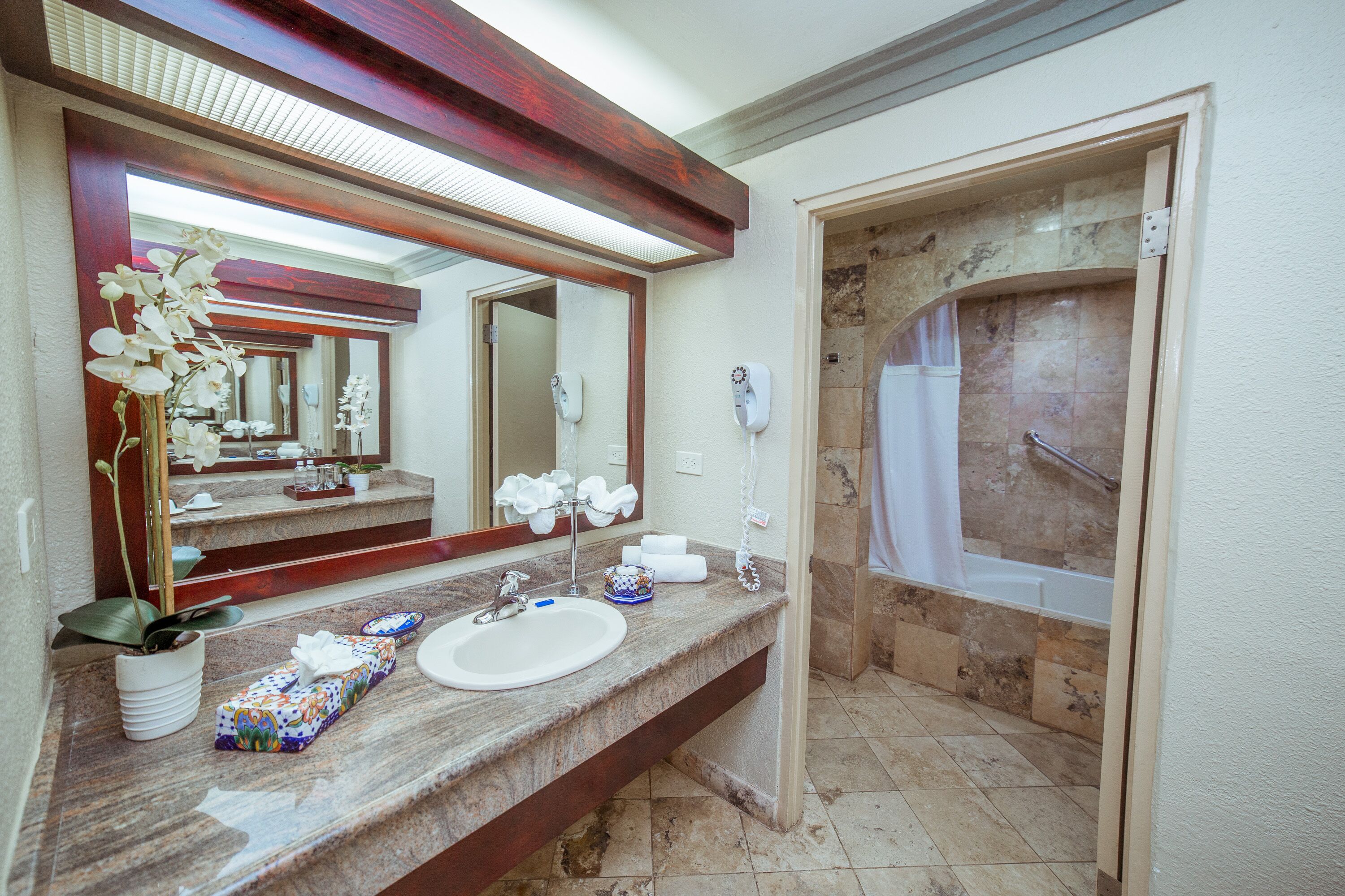 deluxe room (maya) | 1 bedroom, blackout curtains, iron/ironing board, free wifi